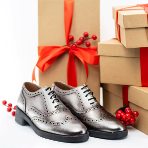 Could Lucca be your perfect gift this season? ✨🎁

#giftideas #xmastime #escoolers #handmadewithlove #shoelovers