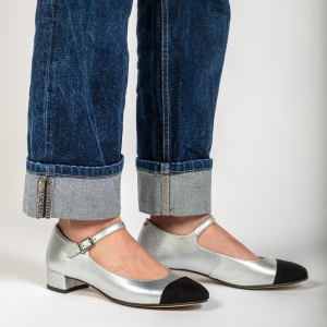 Enjoy your weekend 🪩🍸🧑🏻‍🚀🚀🌟
Jane Saturno Mary Janes 

#escoolers #escoolersgirls #maryjaneshoes #silvershoes